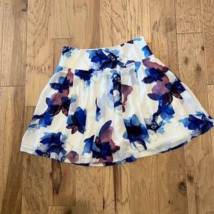 Banana Republic above the knee white skirt with watercolor floral, size 8